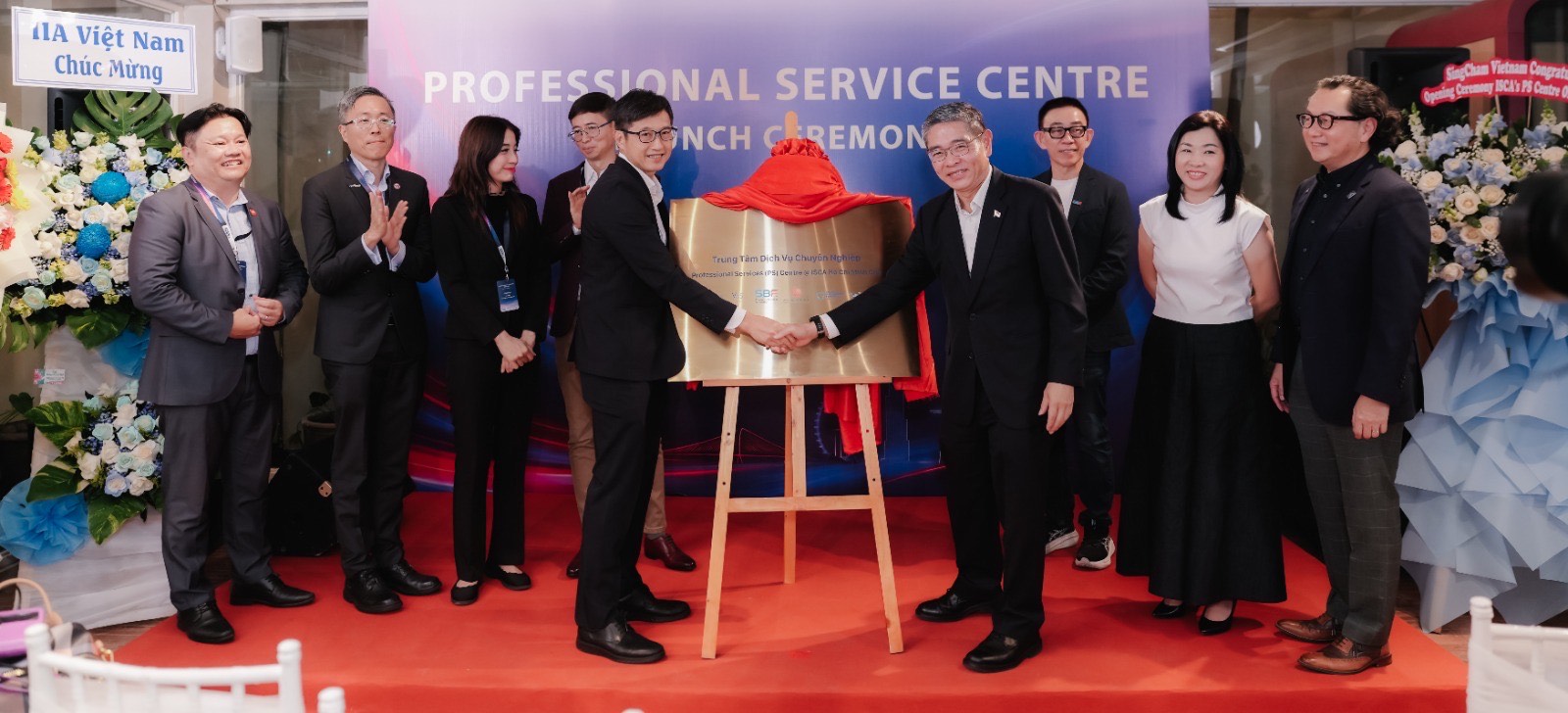 Strengthening Singapore-Vietnam ties: President Mr Teo Ser Luck with Consul-General Mr Pang Te Cheng